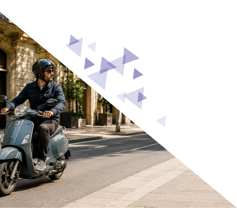 Persona en scooter por ciudad seguro de moto